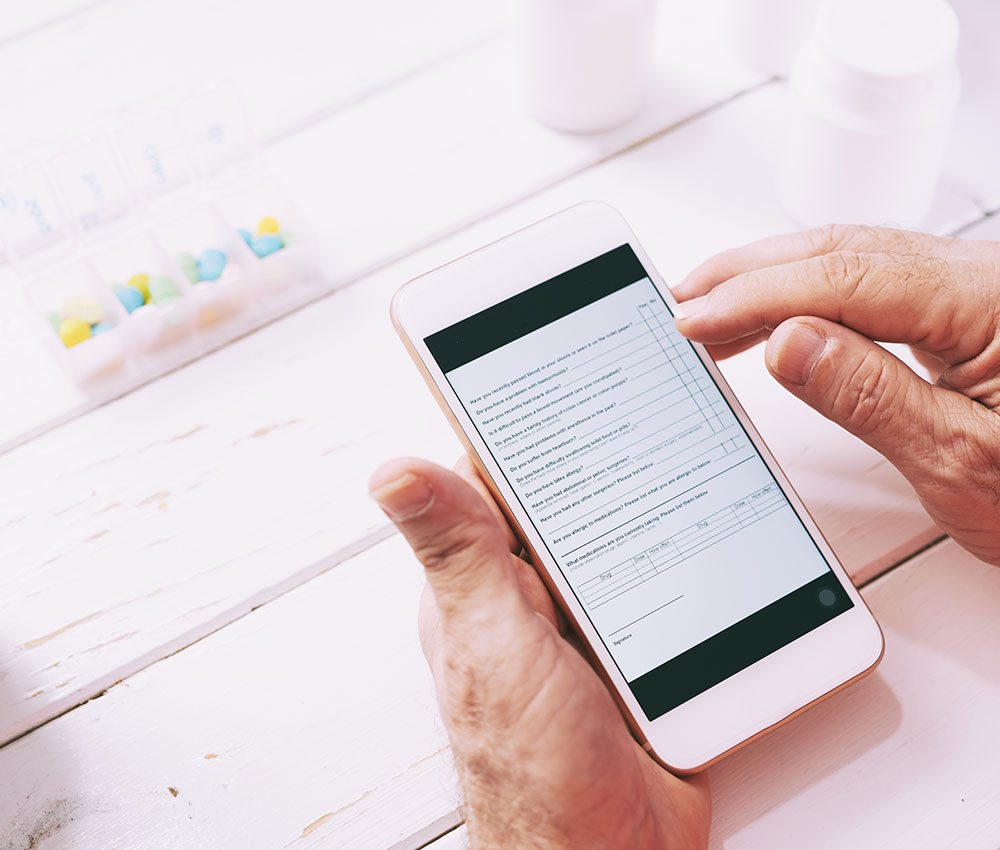 patient-filling-online-form-out